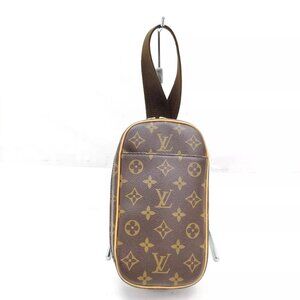 Louis Vuitton LV Shoulder Bag Pochette Banane Brown Monogram 674-021925